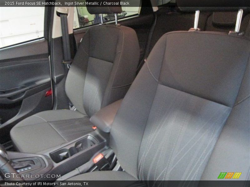 Ingot Silver Metallic / Charcoal Black 2015 Ford Focus SE Hatchback