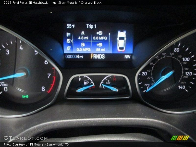 Ingot Silver Metallic / Charcoal Black 2015 Ford Focus SE Hatchback