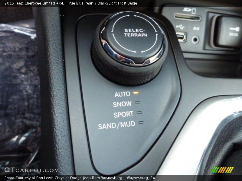 True Blue Pearl / Black/Light Frost Beige 2015 Jeep Cherokee Limited 4x4