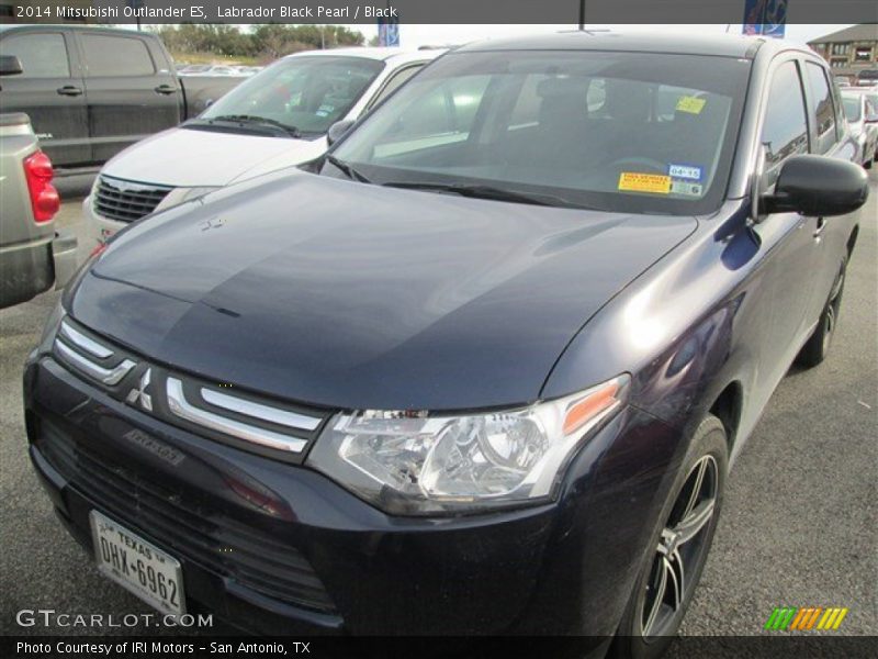 Labrador Black Pearl / Black 2014 Mitsubishi Outlander ES