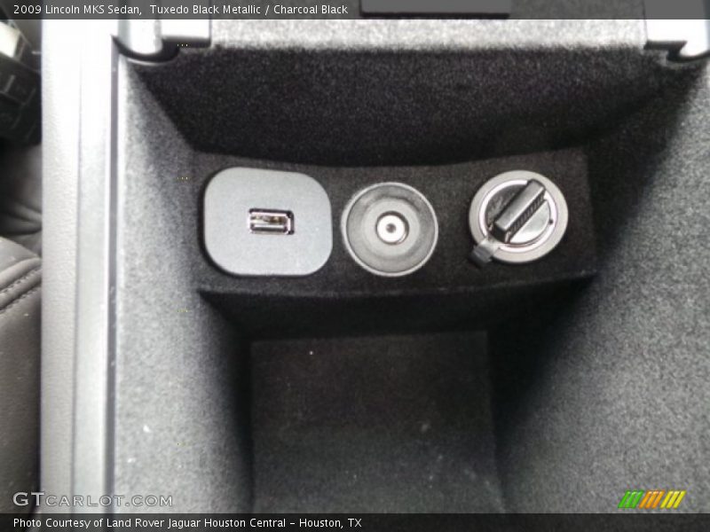 Tuxedo Black Metallic / Charcoal Black 2009 Lincoln MKS Sedan