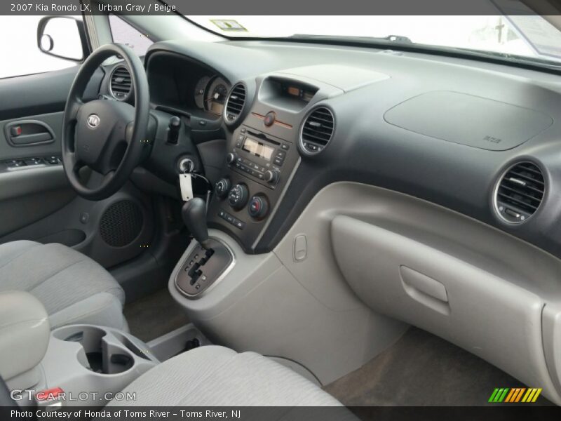 Dashboard of 2007 Rondo LX