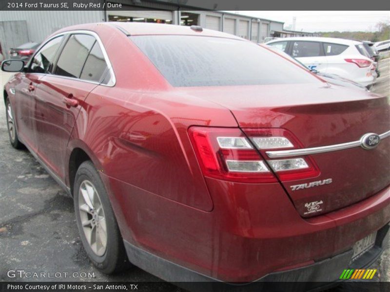Ruby Red / Dune 2014 Ford Taurus SE