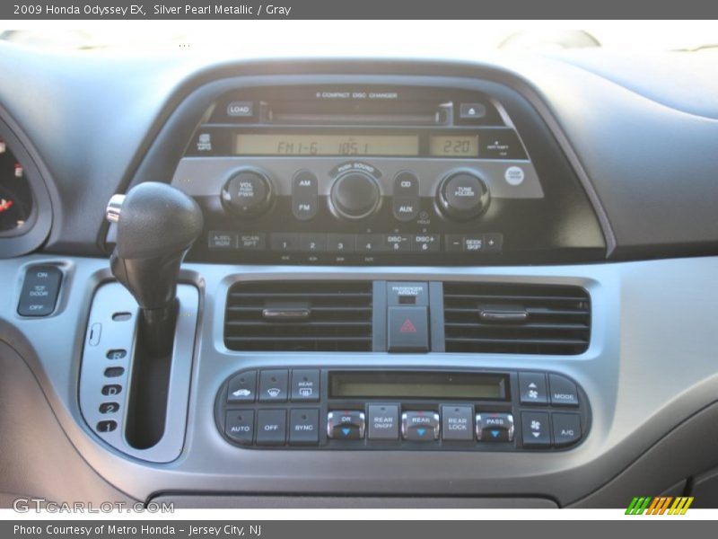Silver Pearl Metallic / Gray 2009 Honda Odyssey EX
