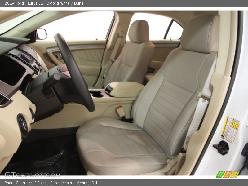 Front Seat of 2014 Taurus SE
