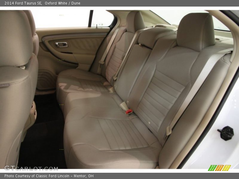 Oxford White / Dune 2014 Ford Taurus SE