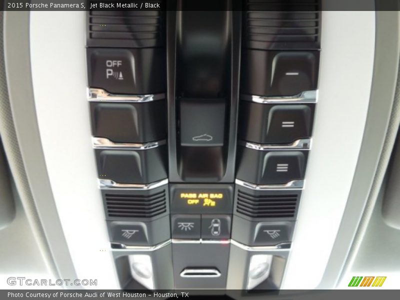 Controls of 2015 Panamera S