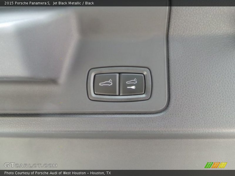 Controls of 2015 Panamera S