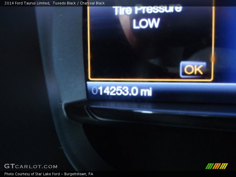Tuxedo Black / Charcoal Black 2014 Ford Taurus Limited