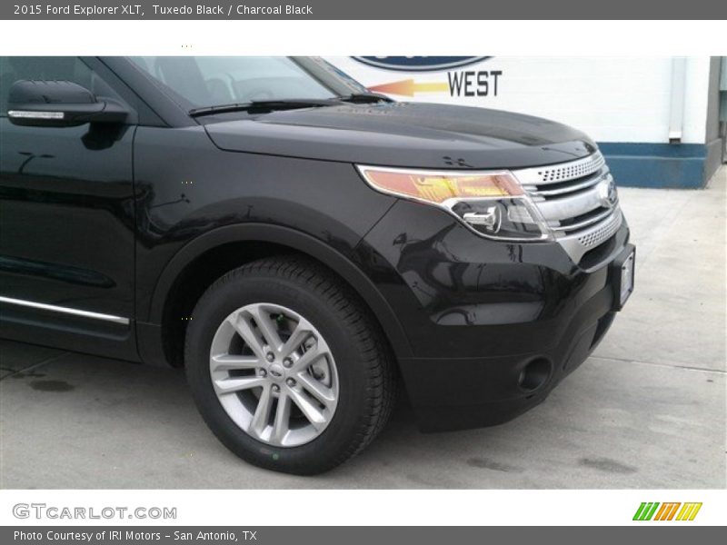 Tuxedo Black / Charcoal Black 2015 Ford Explorer XLT