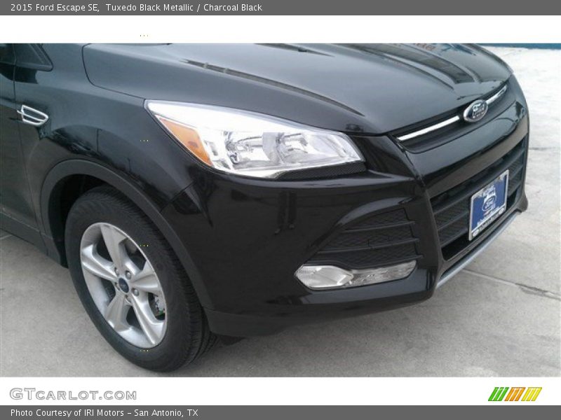 Tuxedo Black Metallic / Charcoal Black 2015 Ford Escape SE