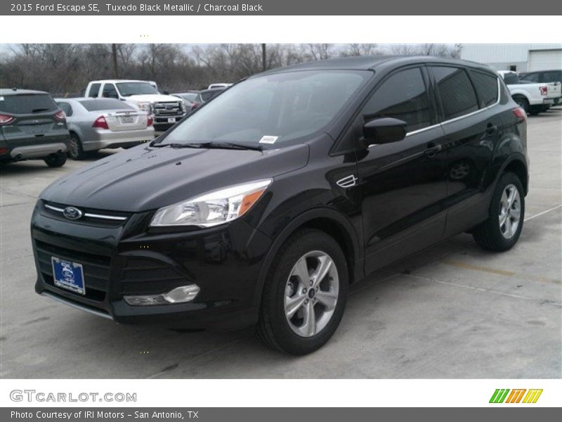 Tuxedo Black Metallic / Charcoal Black 2015 Ford Escape SE