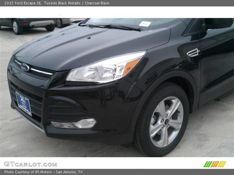 Tuxedo Black Metallic / Charcoal Black 2015 Ford Escape SE