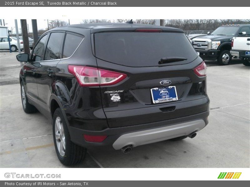Tuxedo Black Metallic / Charcoal Black 2015 Ford Escape SE