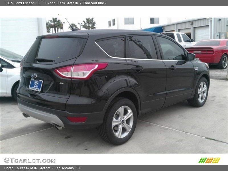 Tuxedo Black Metallic / Charcoal Black 2015 Ford Escape SE