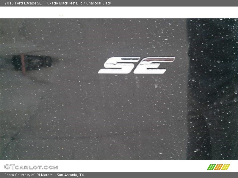 Tuxedo Black Metallic / Charcoal Black 2015 Ford Escape SE