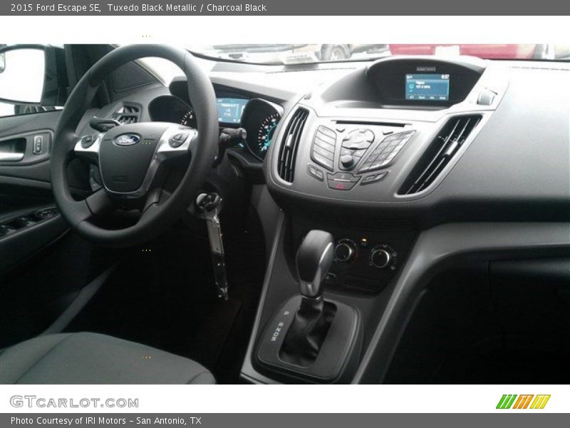 Tuxedo Black Metallic / Charcoal Black 2015 Ford Escape SE