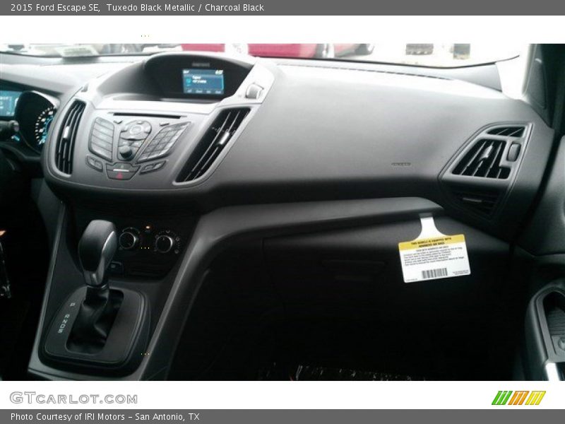 Tuxedo Black Metallic / Charcoal Black 2015 Ford Escape SE