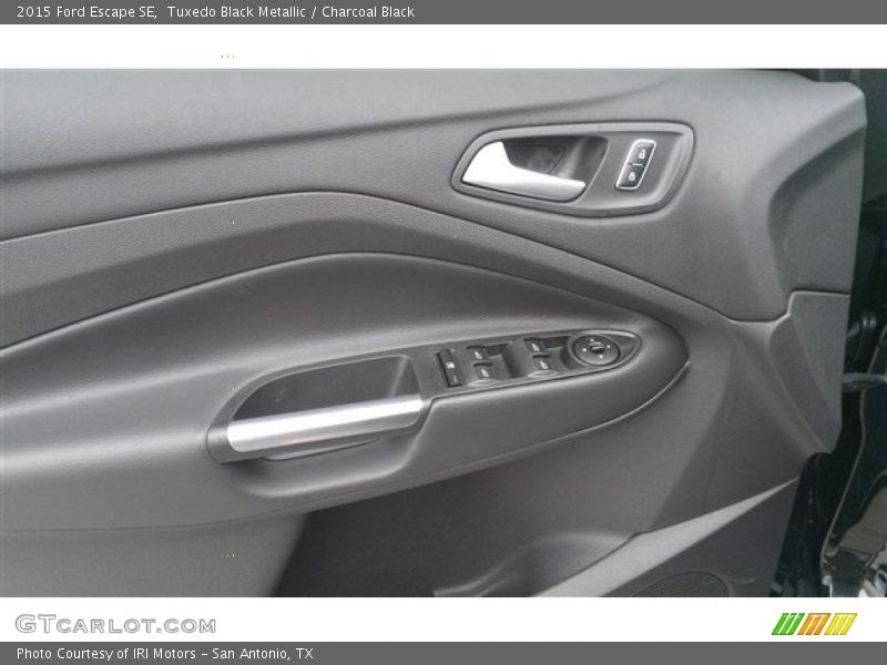 Tuxedo Black Metallic / Charcoal Black 2015 Ford Escape SE