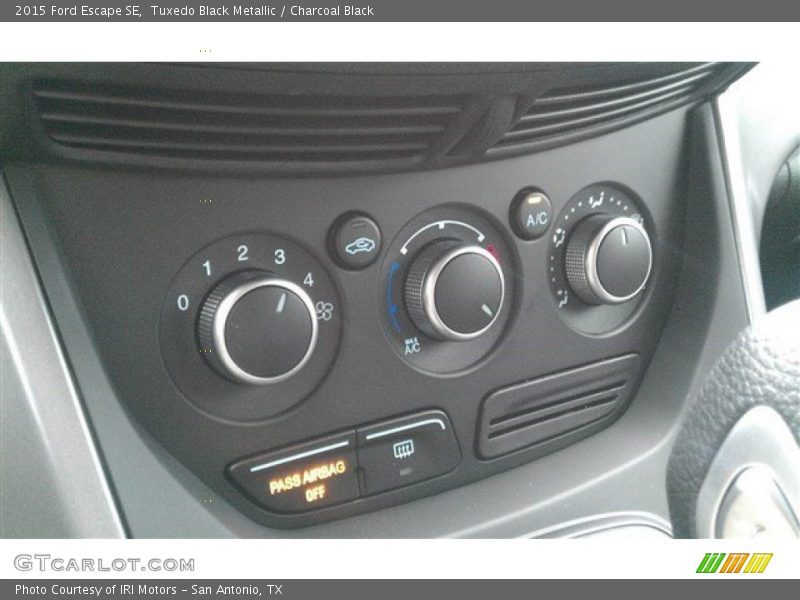 Tuxedo Black Metallic / Charcoal Black 2015 Ford Escape SE