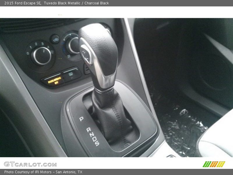 Tuxedo Black Metallic / Charcoal Black 2015 Ford Escape SE