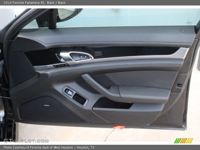 Door Panel of 2014 Panamera 4S