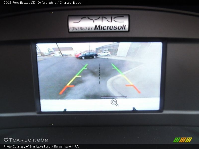 Oxford White / Charcoal Black 2015 Ford Escape SE