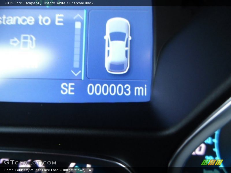 Oxford White / Charcoal Black 2015 Ford Escape SE