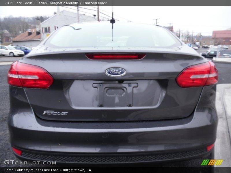 Magnetic Metallic / Charcoal Black 2015 Ford Focus S Sedan