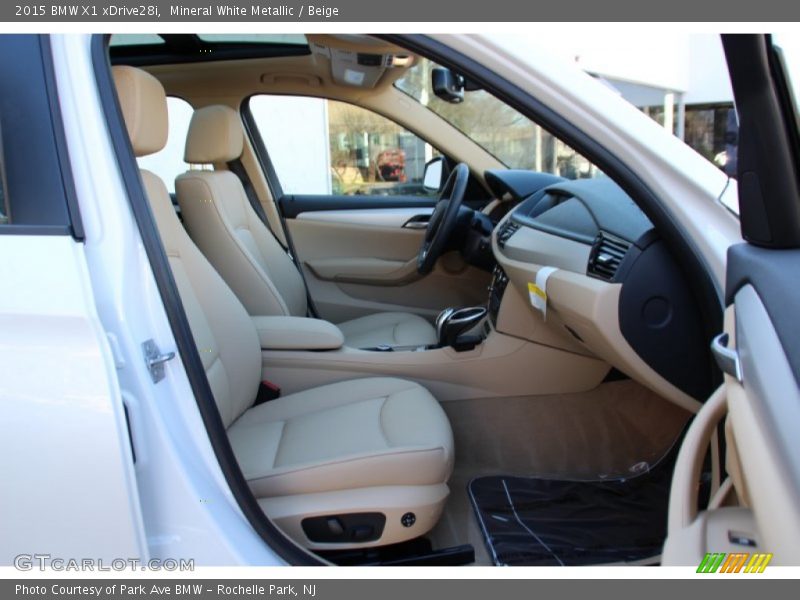 Mineral White Metallic / Beige 2015 BMW X1 xDrive28i
