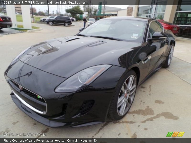 Front 3/4 View of 2015 F-TYPE R Coupe