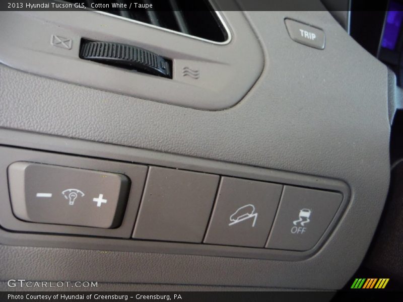 Cotton White / Taupe 2013 Hyundai Tucson GLS