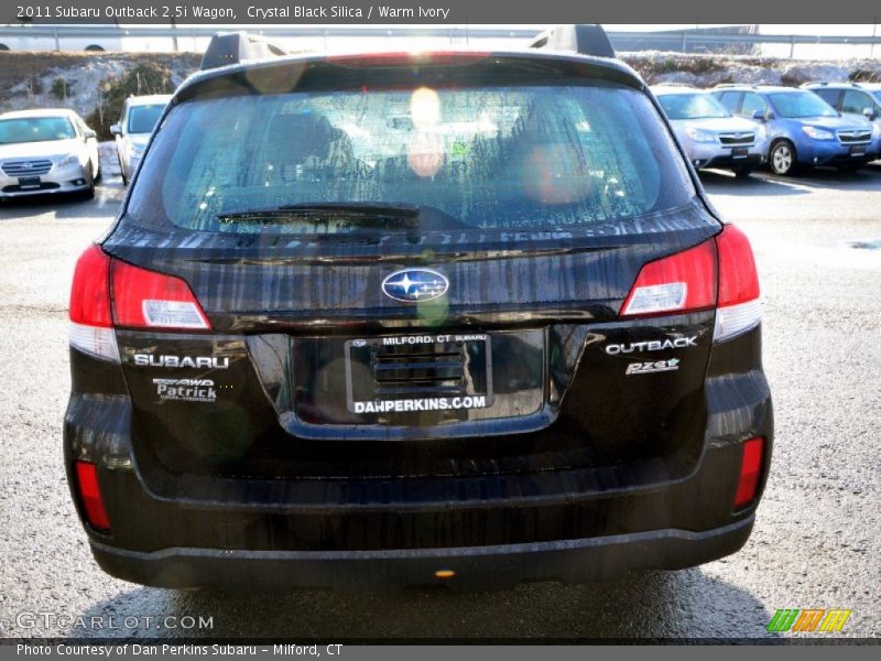 Crystal Black Silica / Warm Ivory 2011 Subaru Outback 2.5i Wagon
