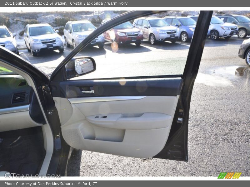 Crystal Black Silica / Warm Ivory 2011 Subaru Outback 2.5i Wagon