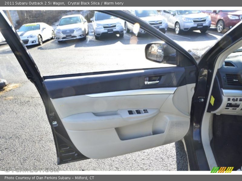 Crystal Black Silica / Warm Ivory 2011 Subaru Outback 2.5i Wagon