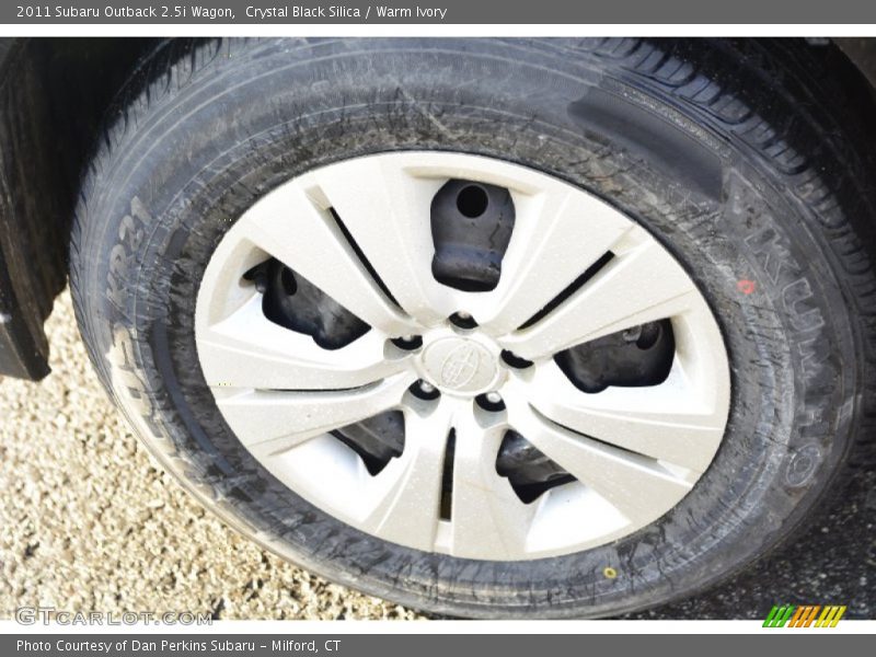 Crystal Black Silica / Warm Ivory 2011 Subaru Outback 2.5i Wagon