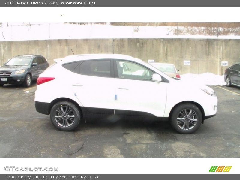 Winter White / Beige 2015 Hyundai Tucson SE AWD