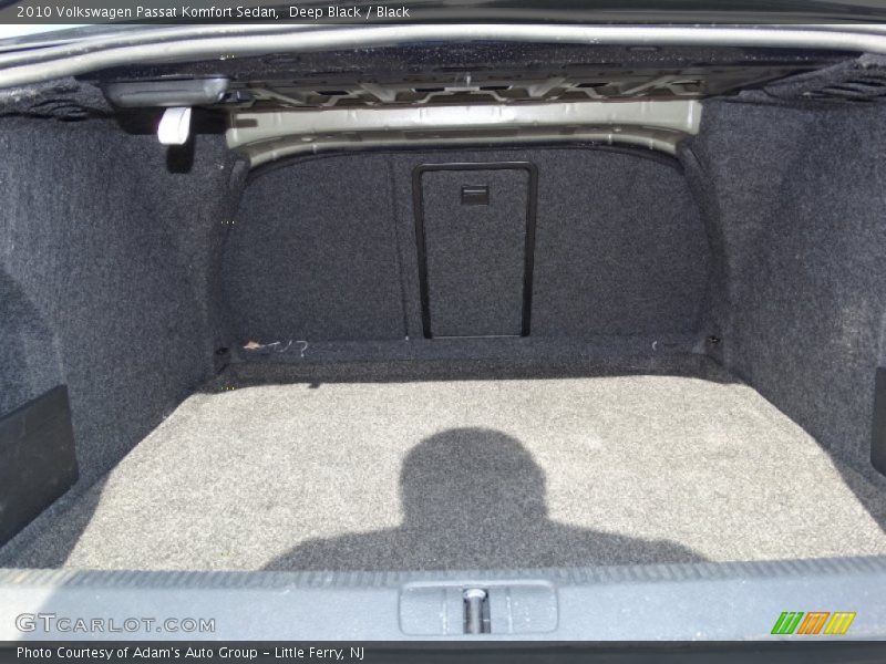 Deep Black / Black 2010 Volkswagen Passat Komfort Sedan