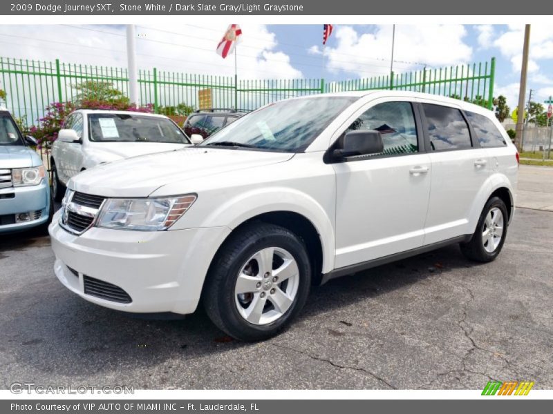 Front 3/4 View of 2009 Journey SXT