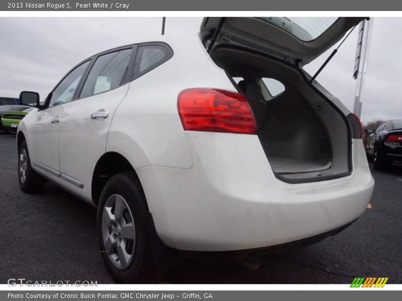 Pearl White / Gray 2013 Nissan Rogue S