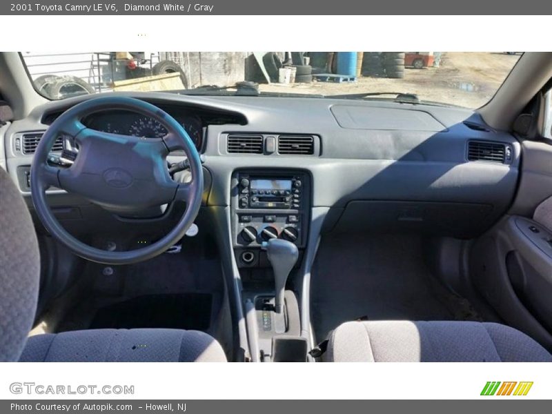 Diamond White / Gray 2001 Toyota Camry LE V6