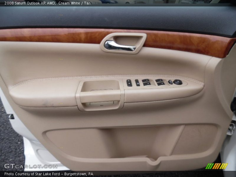 Cream White / Tan 2008 Saturn Outlook XR AWD