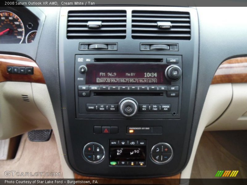 Cream White / Tan 2008 Saturn Outlook XR AWD