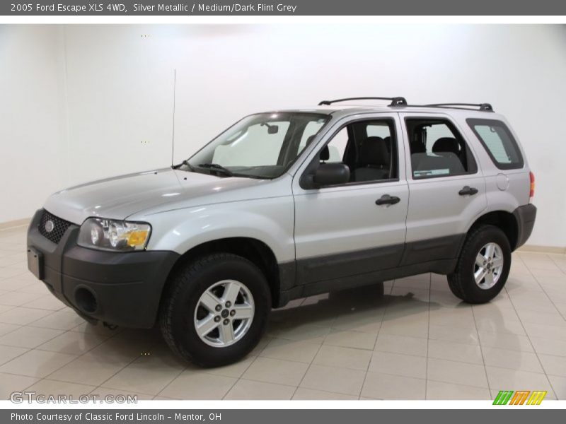 Front 3/4 View of 2005 Escape XLS 4WD