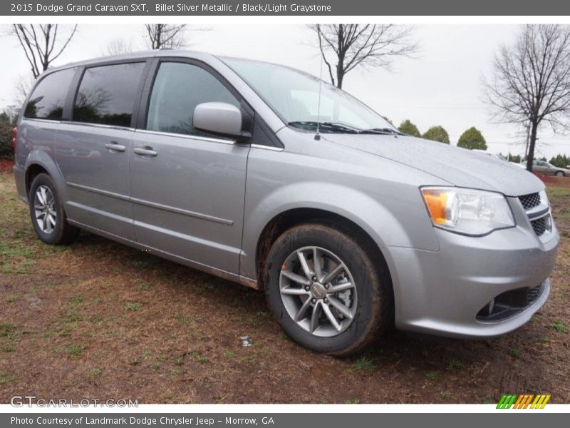 Front 3/4 View of 2015 Grand Caravan SXT
