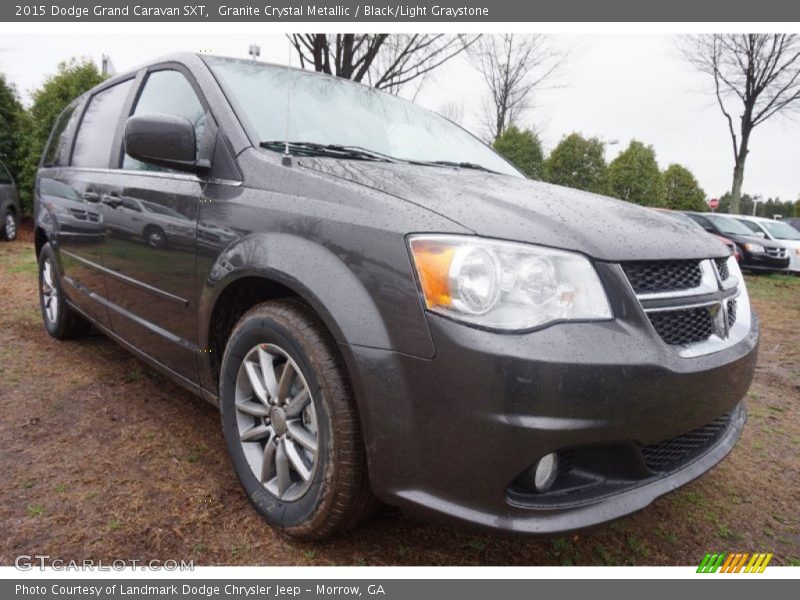 Front 3/4 View of 2015 Grand Caravan SXT