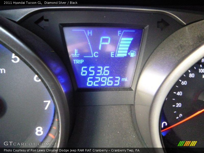 Diamond Silver / Black 2011 Hyundai Tucson GL