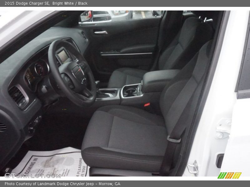 Bright White / Black 2015 Dodge Charger SE