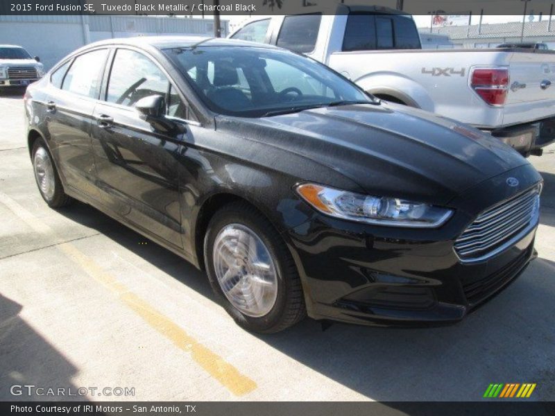 Tuxedo Black Metallic / Charcoal Black 2015 Ford Fusion SE