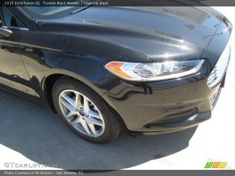 Tuxedo Black Metallic / Charcoal Black 2015 Ford Fusion SE